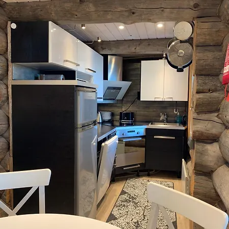 Kaupinpirtti, Yllaes, Aekaeslompolo, , Lapland - Silver Log With And Fell Scenery 아파트